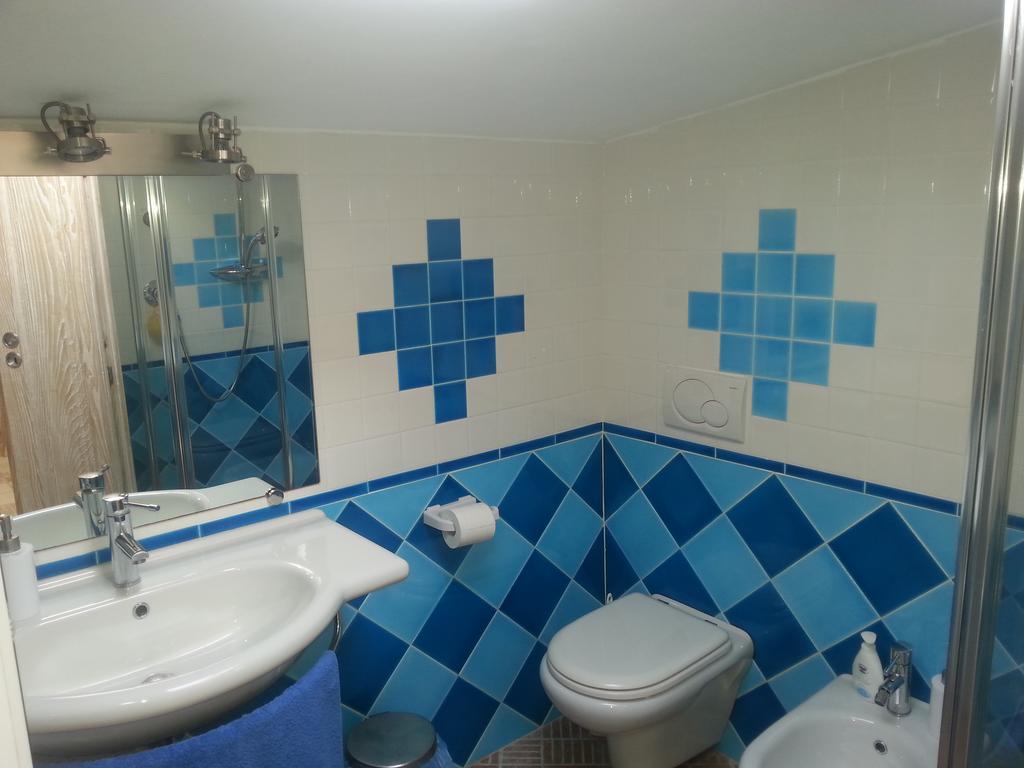 Appartamento Mansardato Anda&Torra กัสเตลซาร์โด ภายนอก รูปภาพ