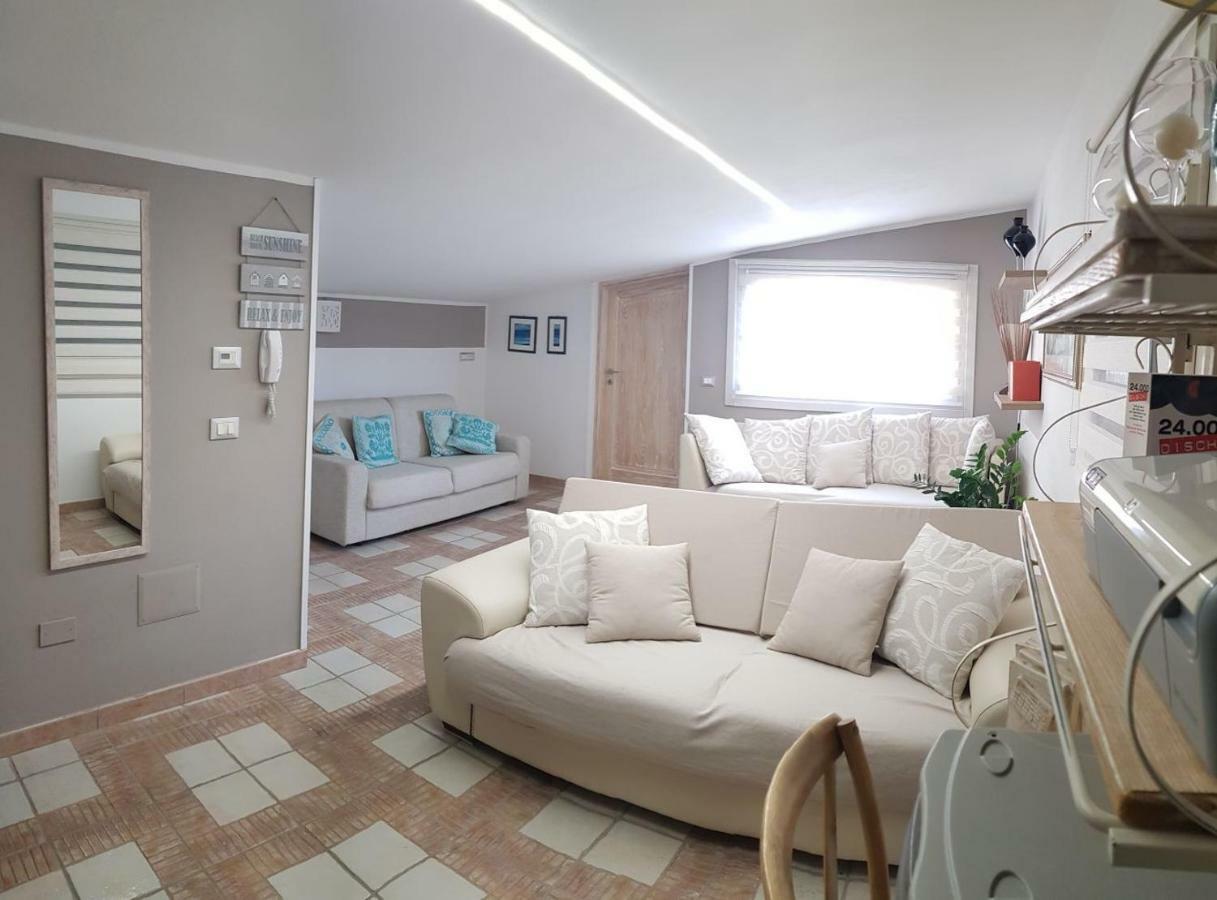 Appartamento Mansardato Anda&Torra กัสเตลซาร์โด ภายนอก รูปภาพ